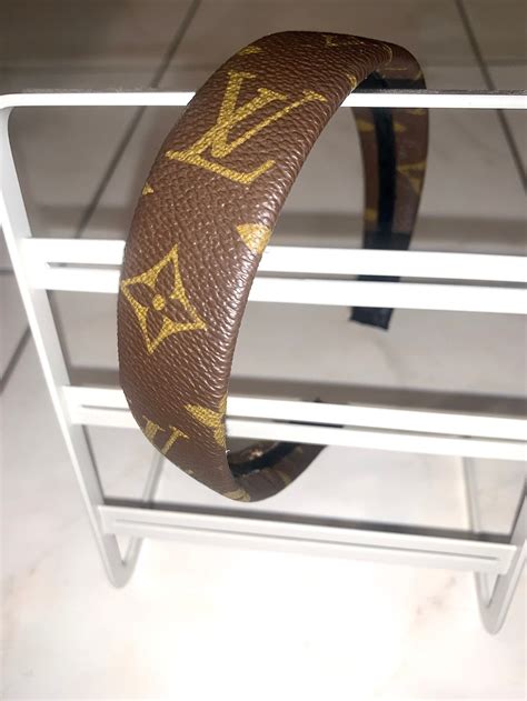 louis vuitton head band.